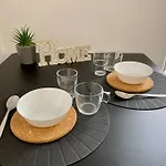 شقة Stylish In Town, Walking Distance To The - No 10