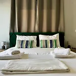 شقة Stylish In Town, Walking Distance To The - No 10