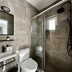 شقة Stylish In Town, Walking Distance To The - No 10 *