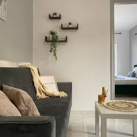 Stylish Apartment, Steps From The - El Greco No 10 شقة