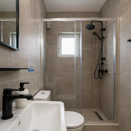 Apartment Stylish Apartment, Steps From The - El Greco No 10