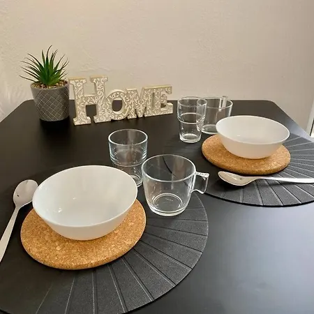 Апартаменты Bright House, Walking Distance To '10'