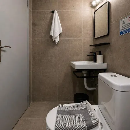 Stylish Apartment, Steps From The - El Greco No 10
