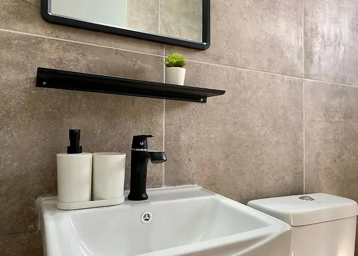 Stylish In Town, Walking Distance To The - No 10 Apartman